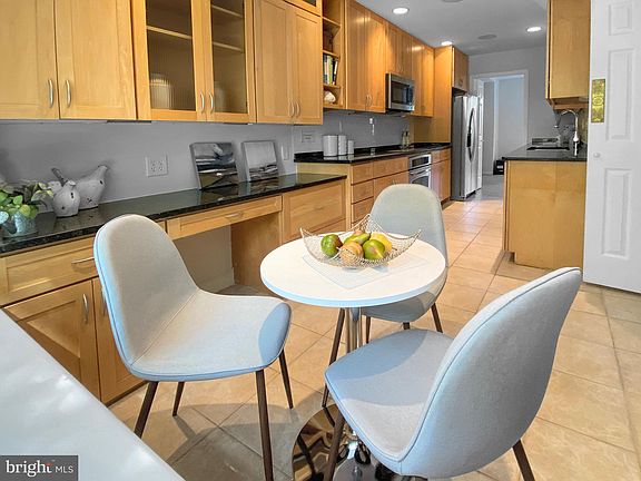 5th image of 1215 N Nash St #1
