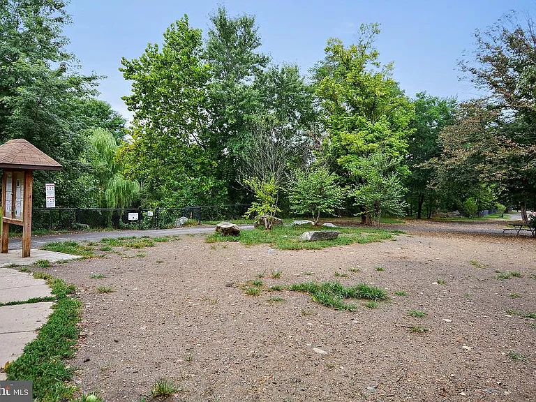 2804 S Abingdon St #A — Photo 30