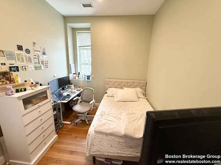 409 Dudley St — Photo 18