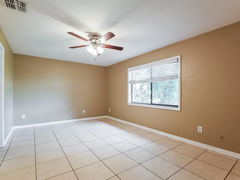 1842 Giles St — Photo 11