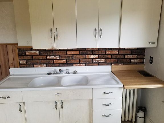 5th image of 140 Rambo St #2
