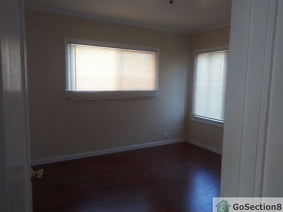 3rd image of 465 W 46th St