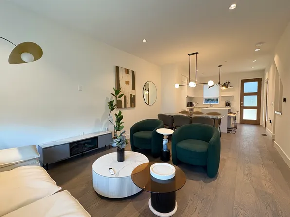 990 W 52nd Ave, Vancouver, BC V5X 1H2