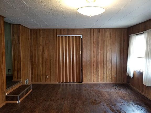 3rd image of 244 Fairview Ave
