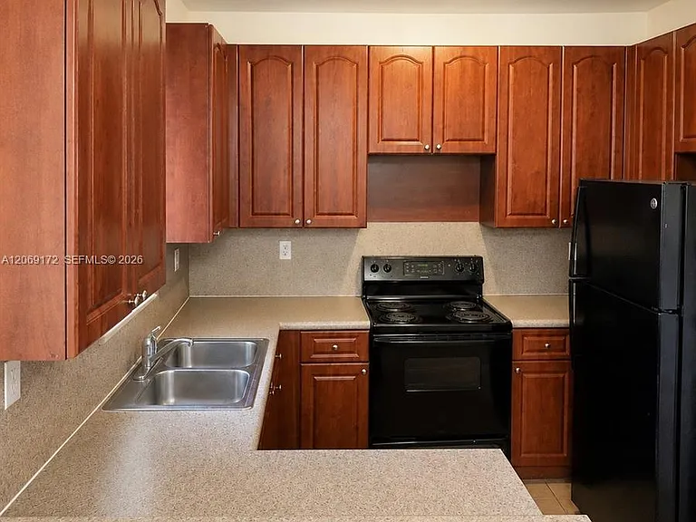 2528 SE 14th Ave #296 — Photo 4