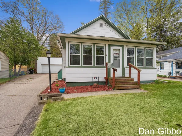 927 W Grove St, Greenville, MI 48838