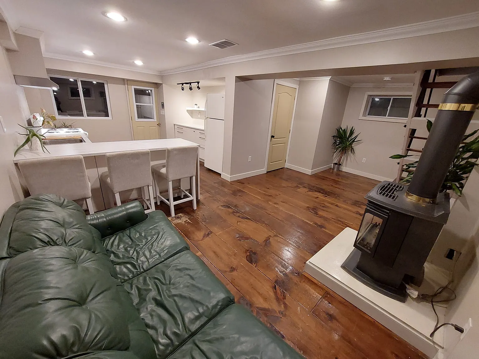 2 bed, 1000 sqft, $2,150 — Photo 2
