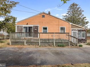 16 Ridgeway St, Barnegat, NJ 08005