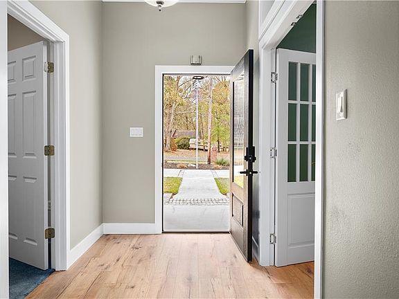 3rd image of 128 Robertson Rd