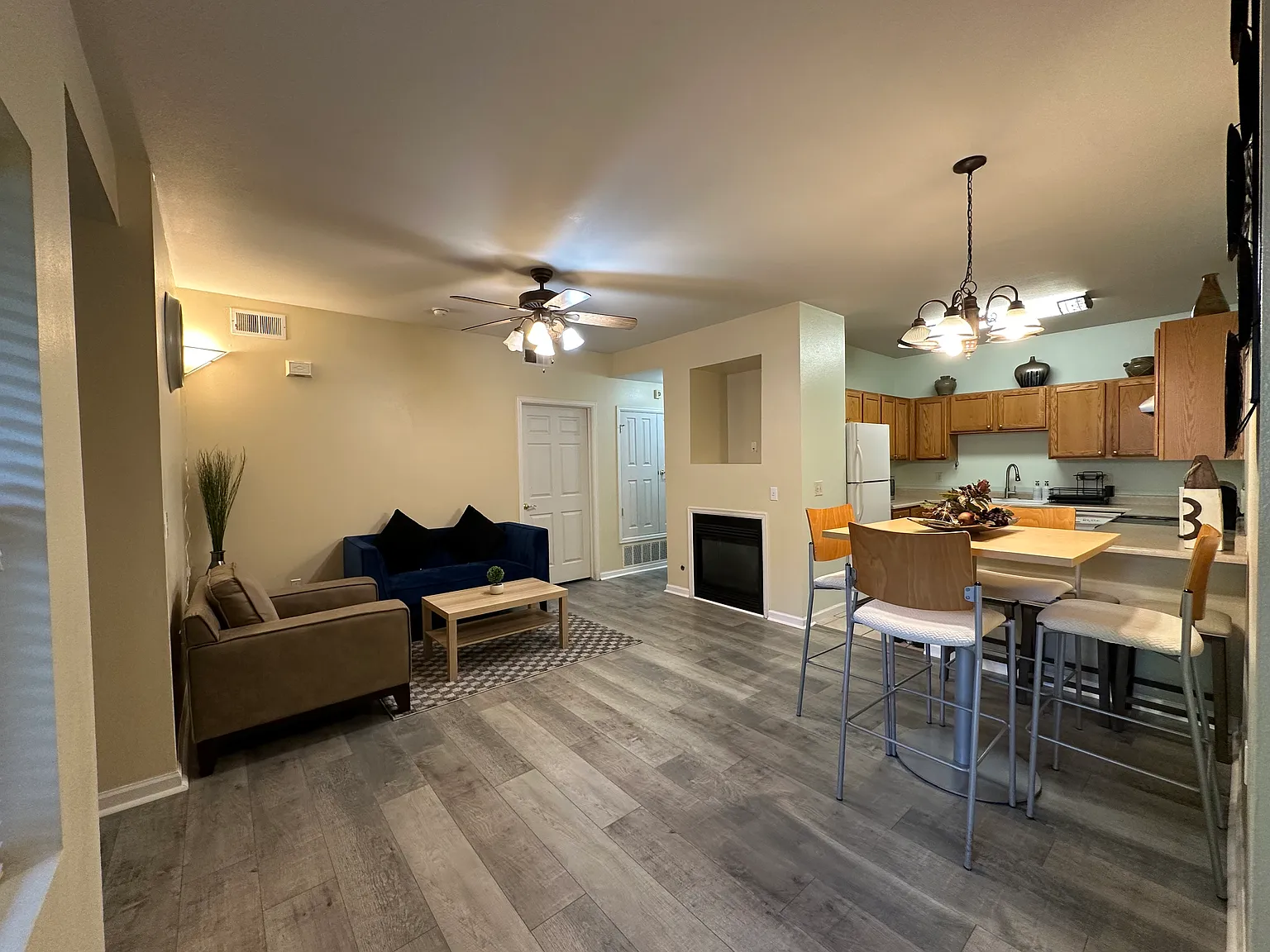 2 bed, 1014 sqft, $1,950 — Photo 4