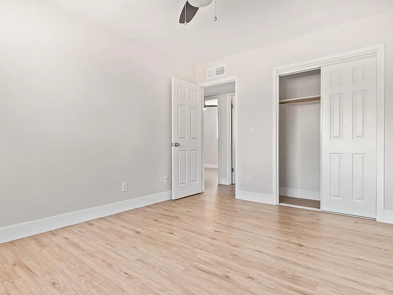 1611 W 5th St — Photo 18