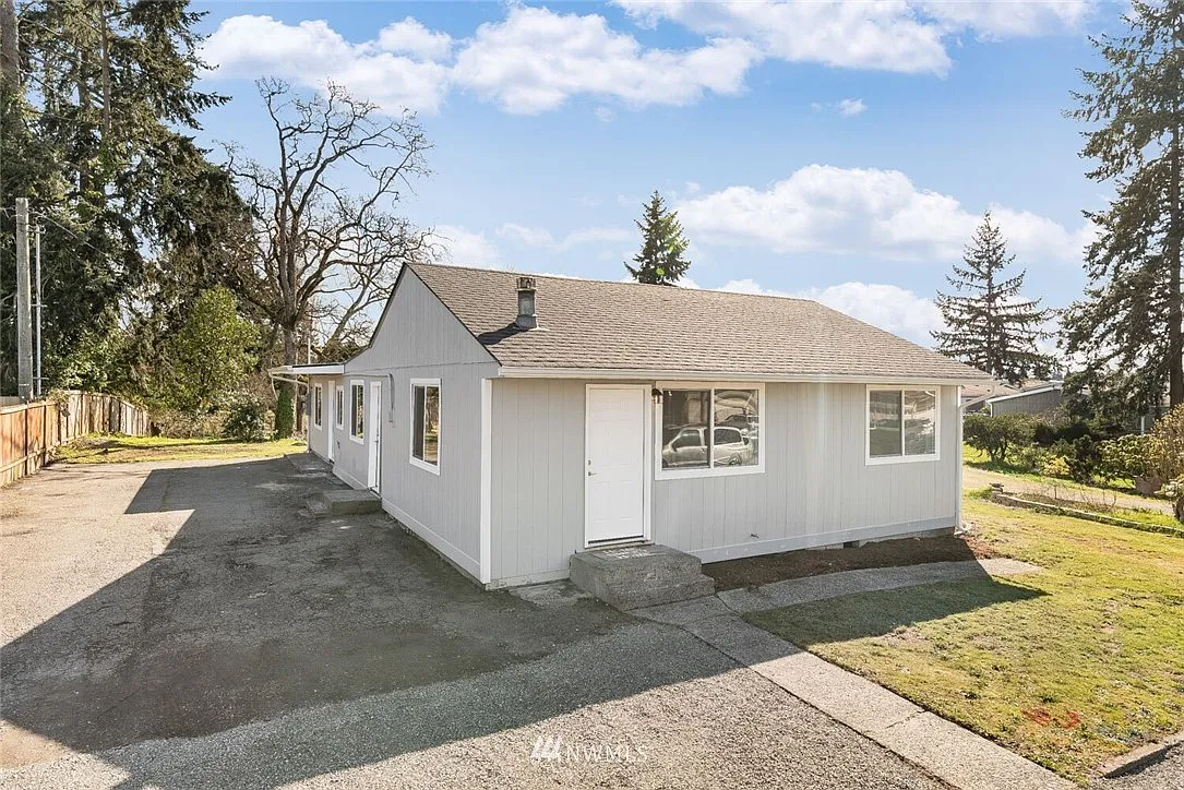 3004 80th Street E photo 1