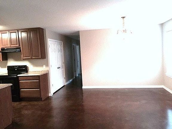 5th image of 5103 Graceland Dr #A