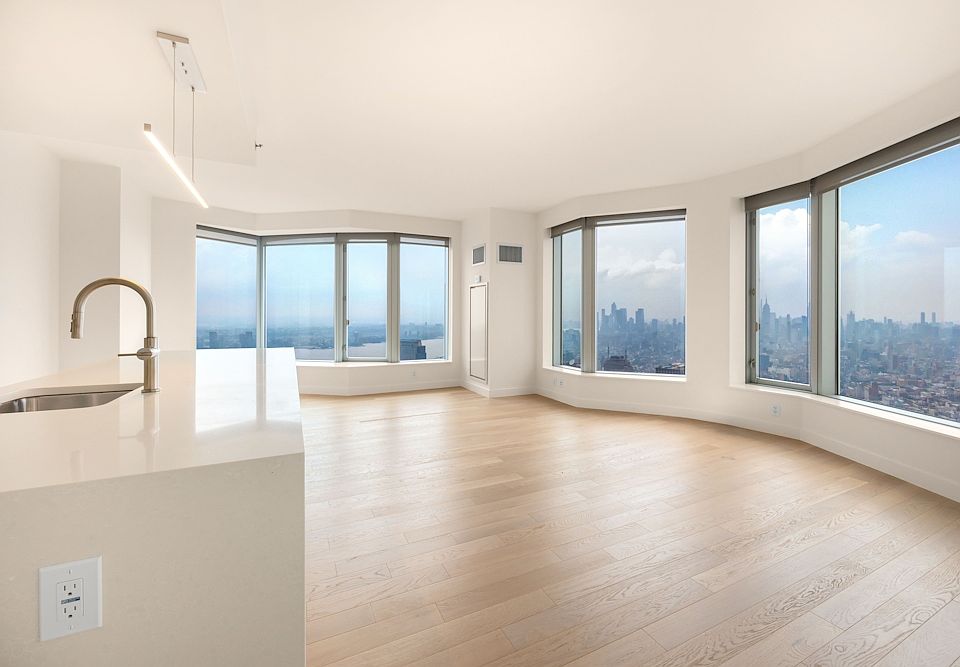 1st image of 8 Spruce St APT 73T