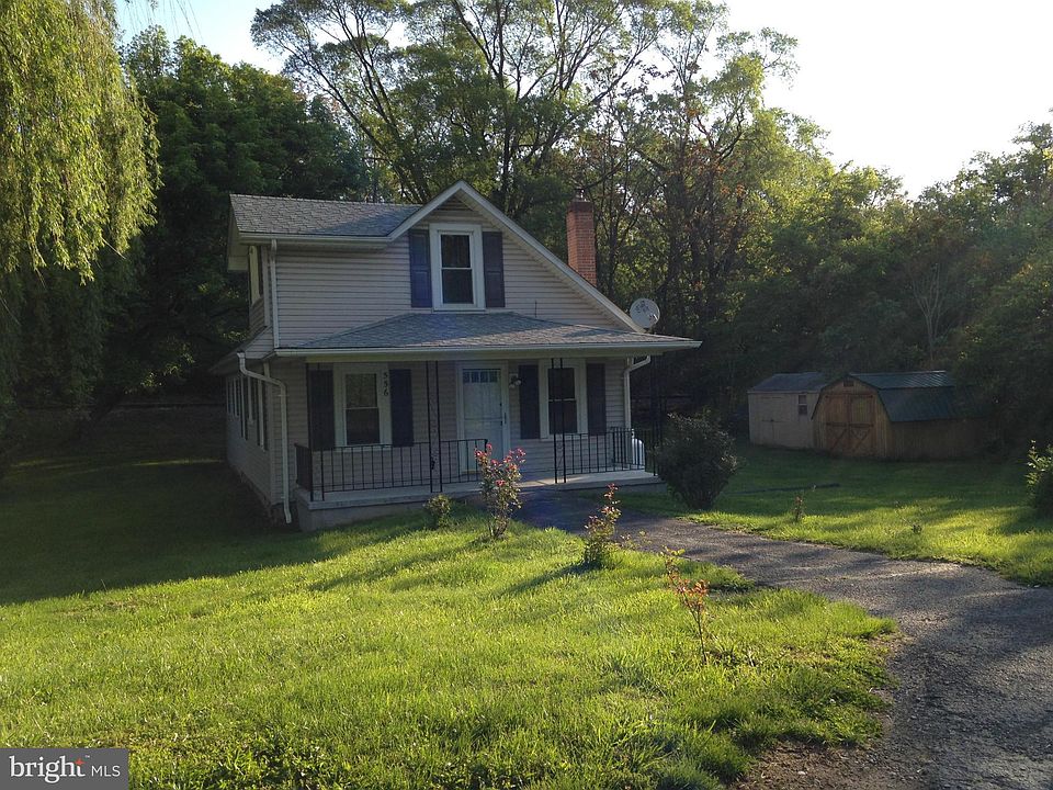 2nd image of 556 Round Hill Rd