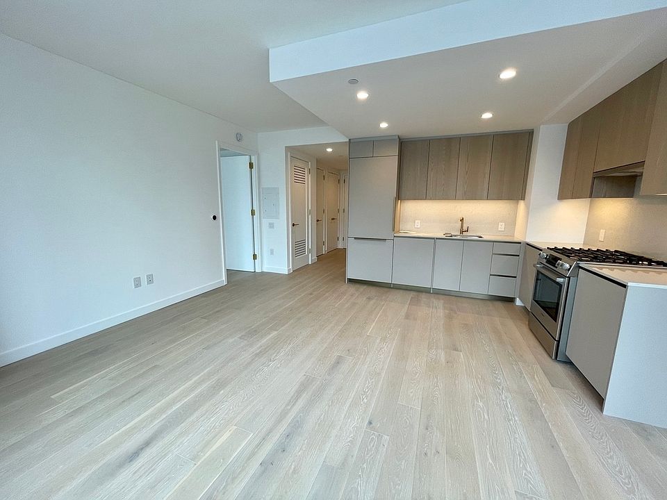 1st image of 3 Court Sq #2104