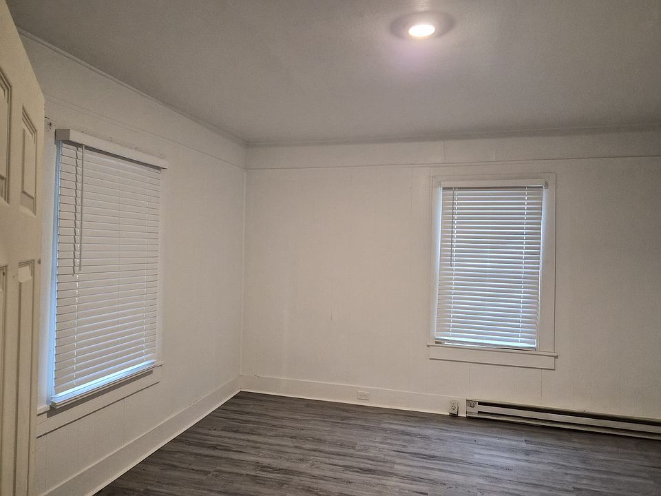 1st image of 918 Merritt Dr APT A