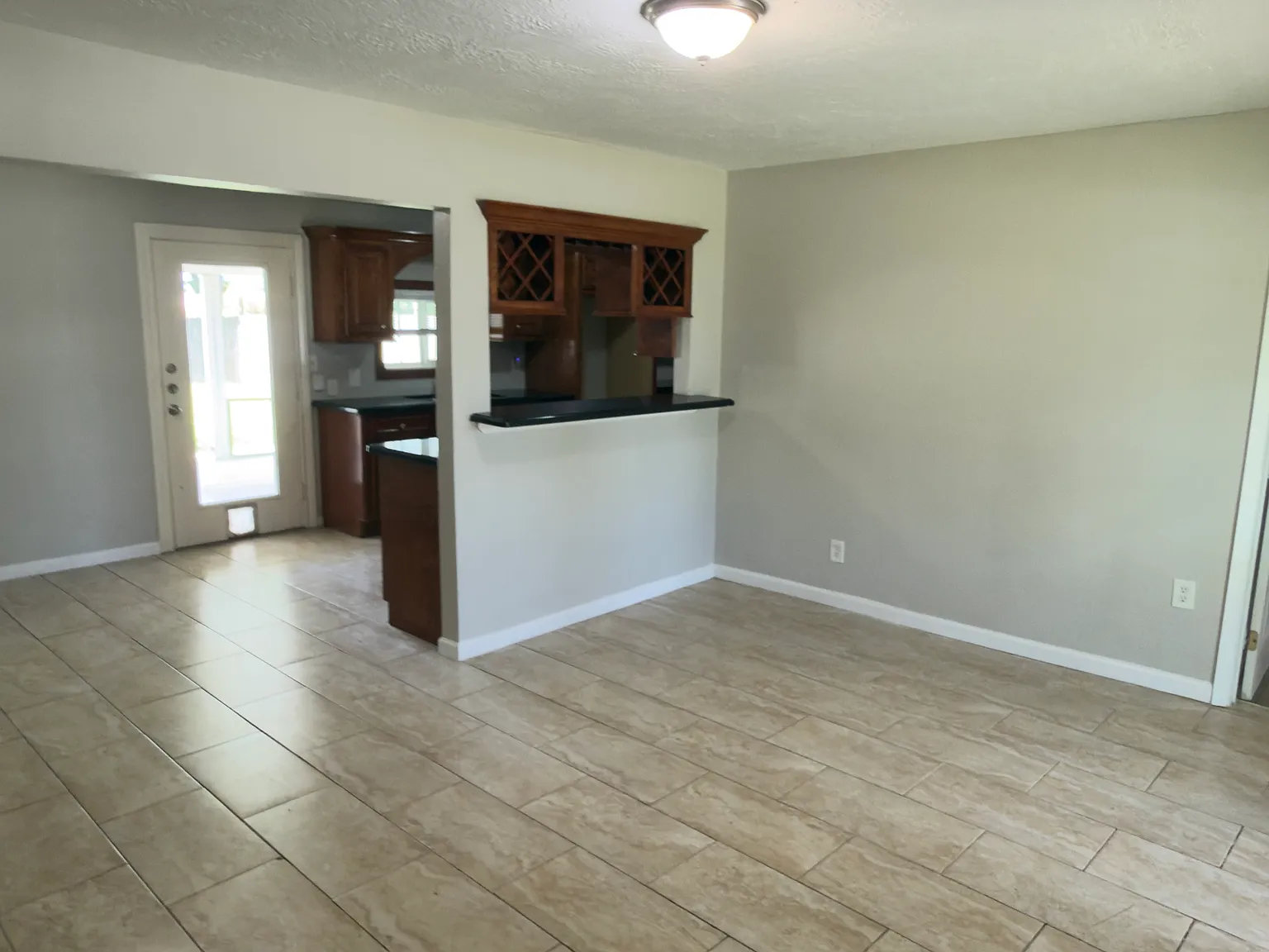 4 bed, 1419 sqft, $1,750 — Photo 2