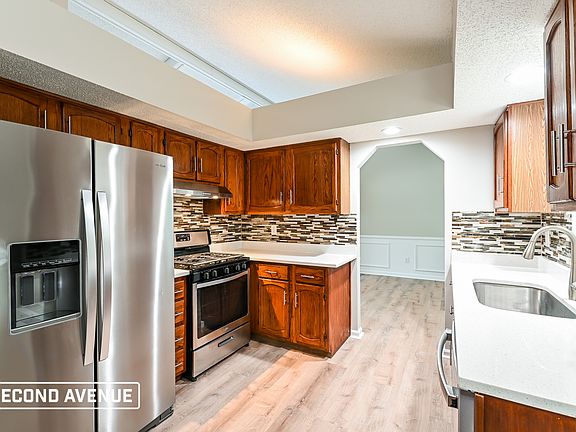 5th image of 2411 Windridge Dr NE