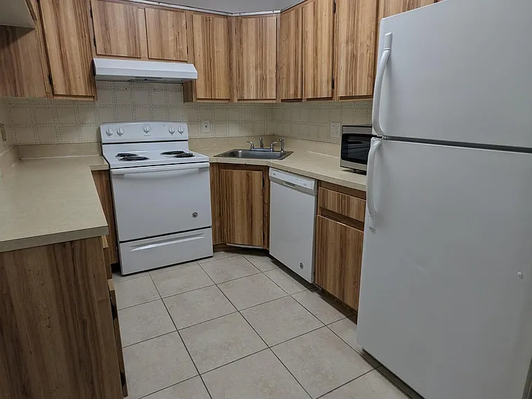 711 Sunny Pine Way #B1 — Photo 7