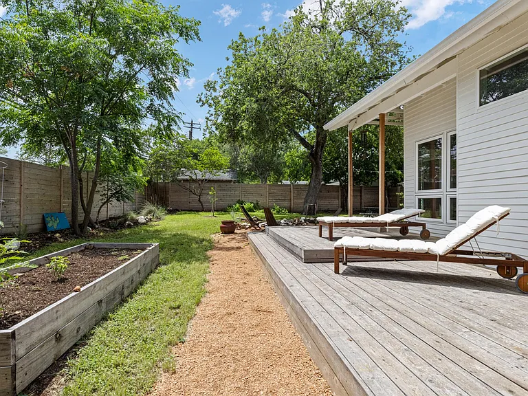 1809 Sylvan Dr — Photo 10