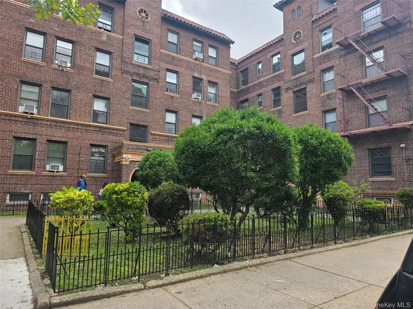 62-64 Saunders Street #Q4, Rego Park, NY 11374