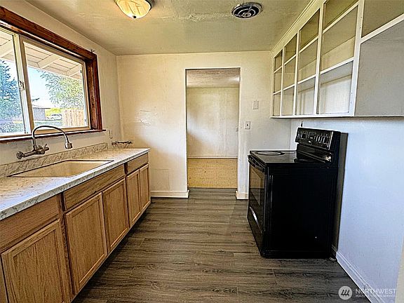 4th image of 334 E Elm Street