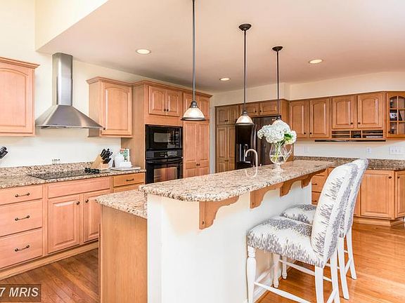 3rd image of 787 Longthorn Ct