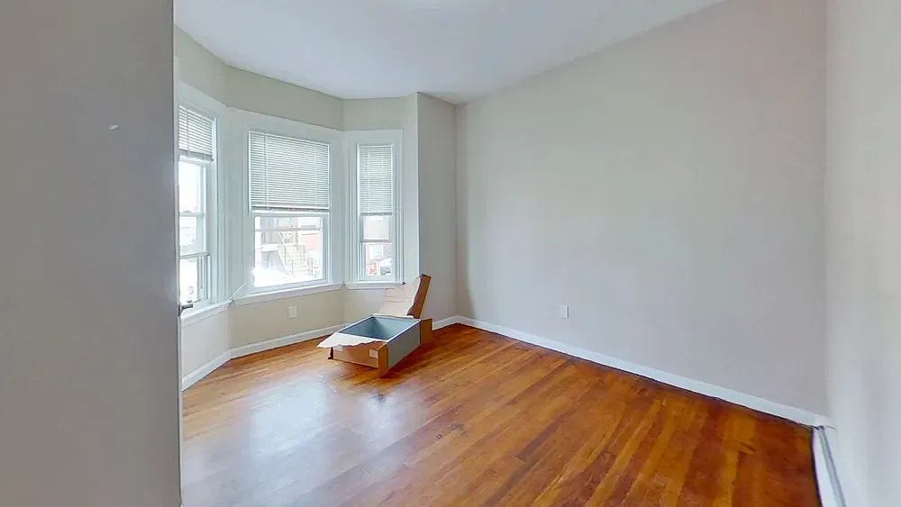 121 George St — Photo 4