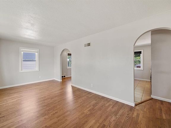 3rd image of 2710 Corliss Dr