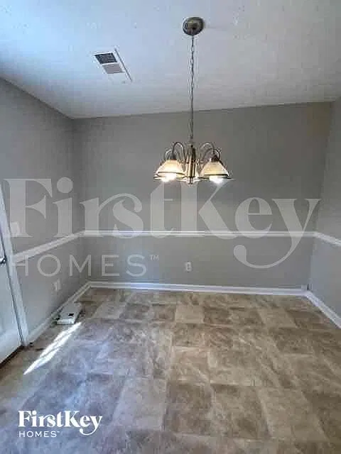 4 bed, 2.5 bath, 2500 sqft, $2,320 — Photo 4