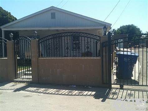 1st image of 121 Ferris Dr