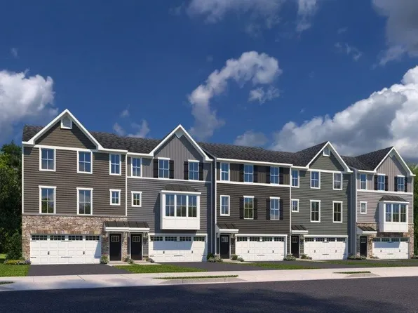 1100 Greenwood Dr N, Canonsburg, PA 15317
