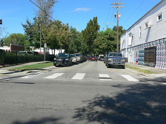 5th image of 737 Eleonore St