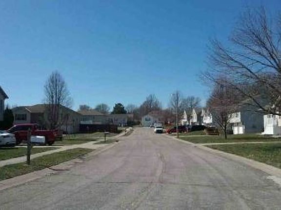 Exterior Neighborhood (street photo)