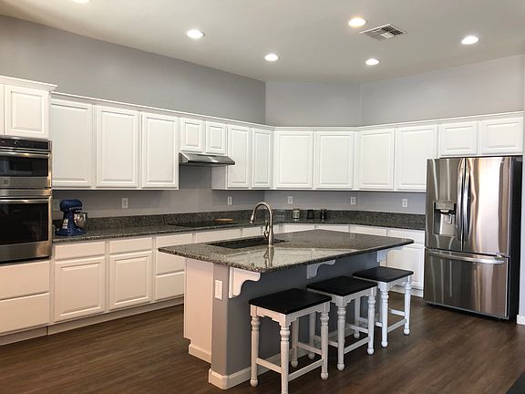 3rd image of 29907 W McKinley St