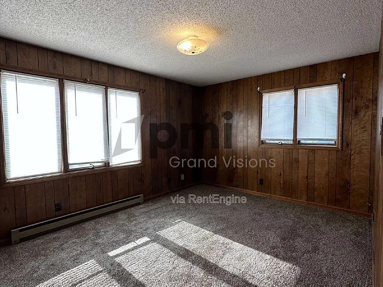 955 4th St #4 — Photo 16