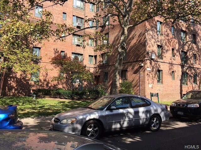 2nd image of 1595 Unionport Rd APT 1G