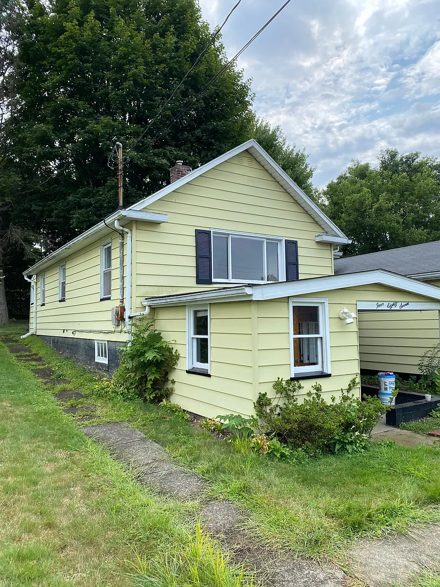 487 Devitt Ave photo 1