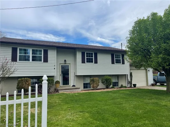 1407 30th St, Vienna, WV 26105
