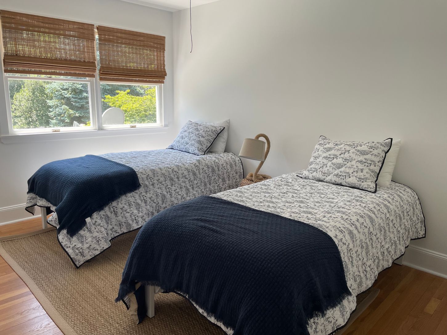  2 XL twin w/ 15" casper Mattress 