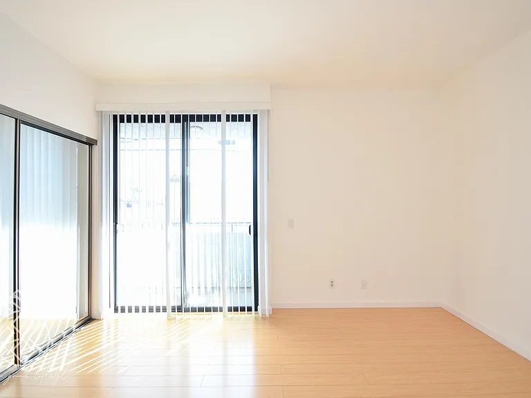 1727 Glendon Ave #104 — Photo 37