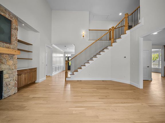 3rd image of 17 Rising Ridge Road