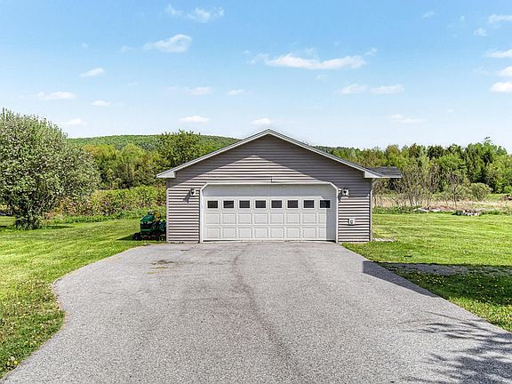 2nd image of 450 Bronson Road
