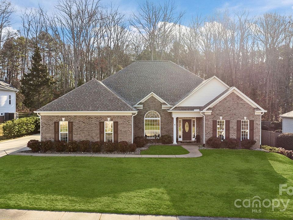 1st image of 7733 Woodcrest Dr