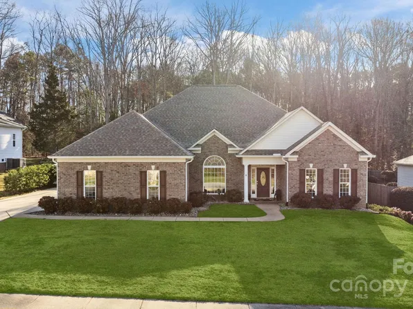 7733 Woodcrest Dr, Stanley, NC 28164