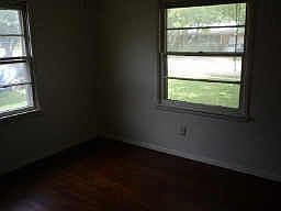 5th image of 825 Perry Dr