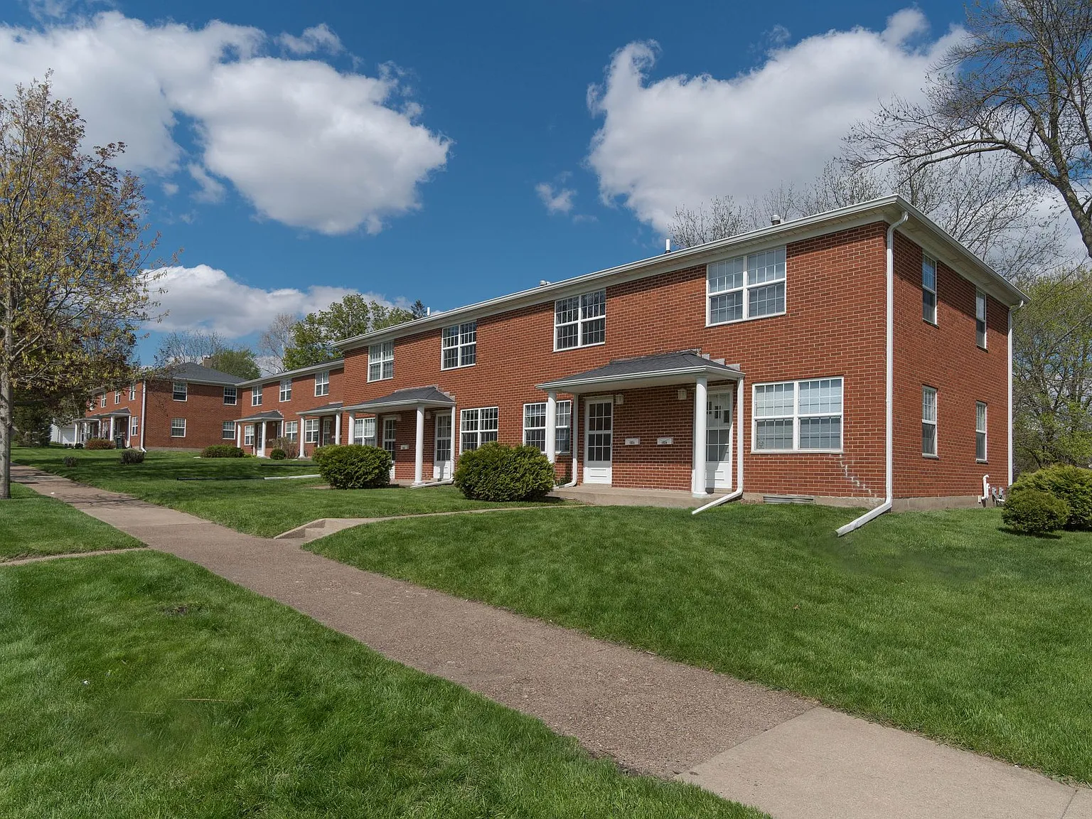 Campus Townhomes — Photo 4