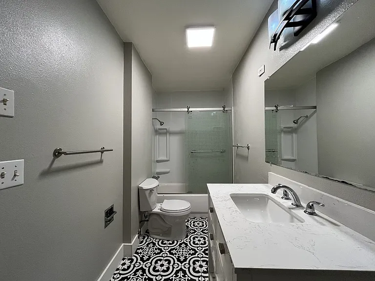 15827 NE Glisan St #5 — Photo 25