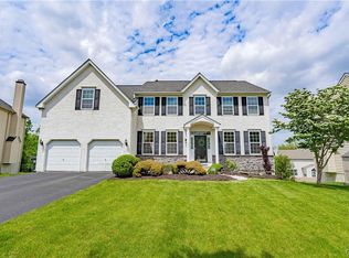 8685 Thornton Dr, Breinigsville, PA 18031